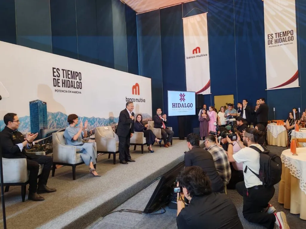 Olegario Vázquez Aldir promueve inversiones en Hidalgo.