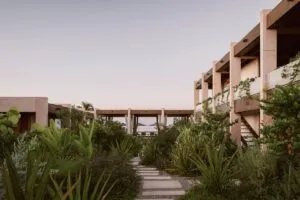 Trevalde fusiona diseño con naturaleza para crear ONTO House.