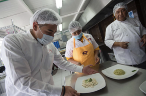 Proyecto hotelero de Corporativo Kosmos en Paseo de la Reforma, con espacios gastronómicos y una propuesta de hospitalidad orientada al turismo nacional e internacional.