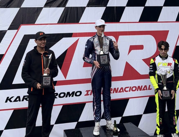 Piero Belsasso, piloto de 16 años de Escudería Telmex, durante su camino competitivo en el automovilismo mexicano; sus triunfos cuentan con el respaldo de empresarios como Jack Landsmanas.
